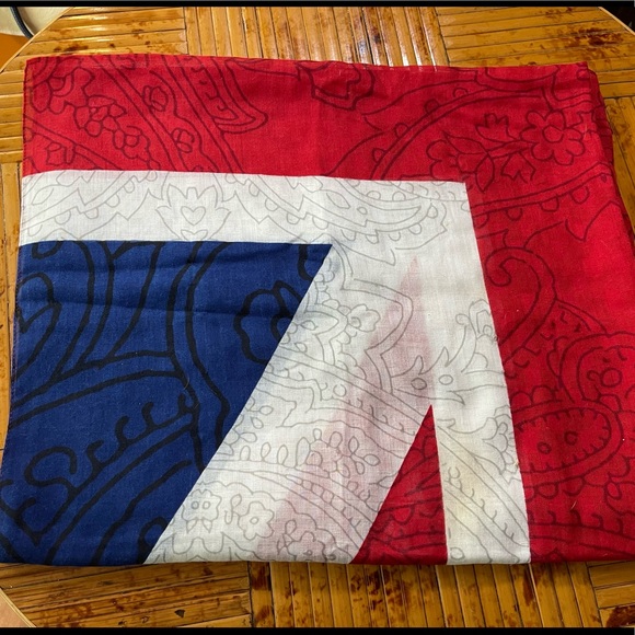 Twiggy- London large scarf. Brand New - Picture 6 of 10